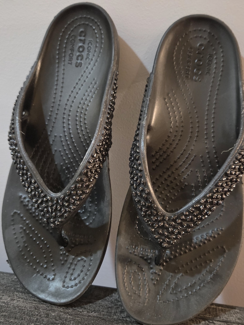 CROCS Size 7 Women's Jeweled Black Flip Sandals